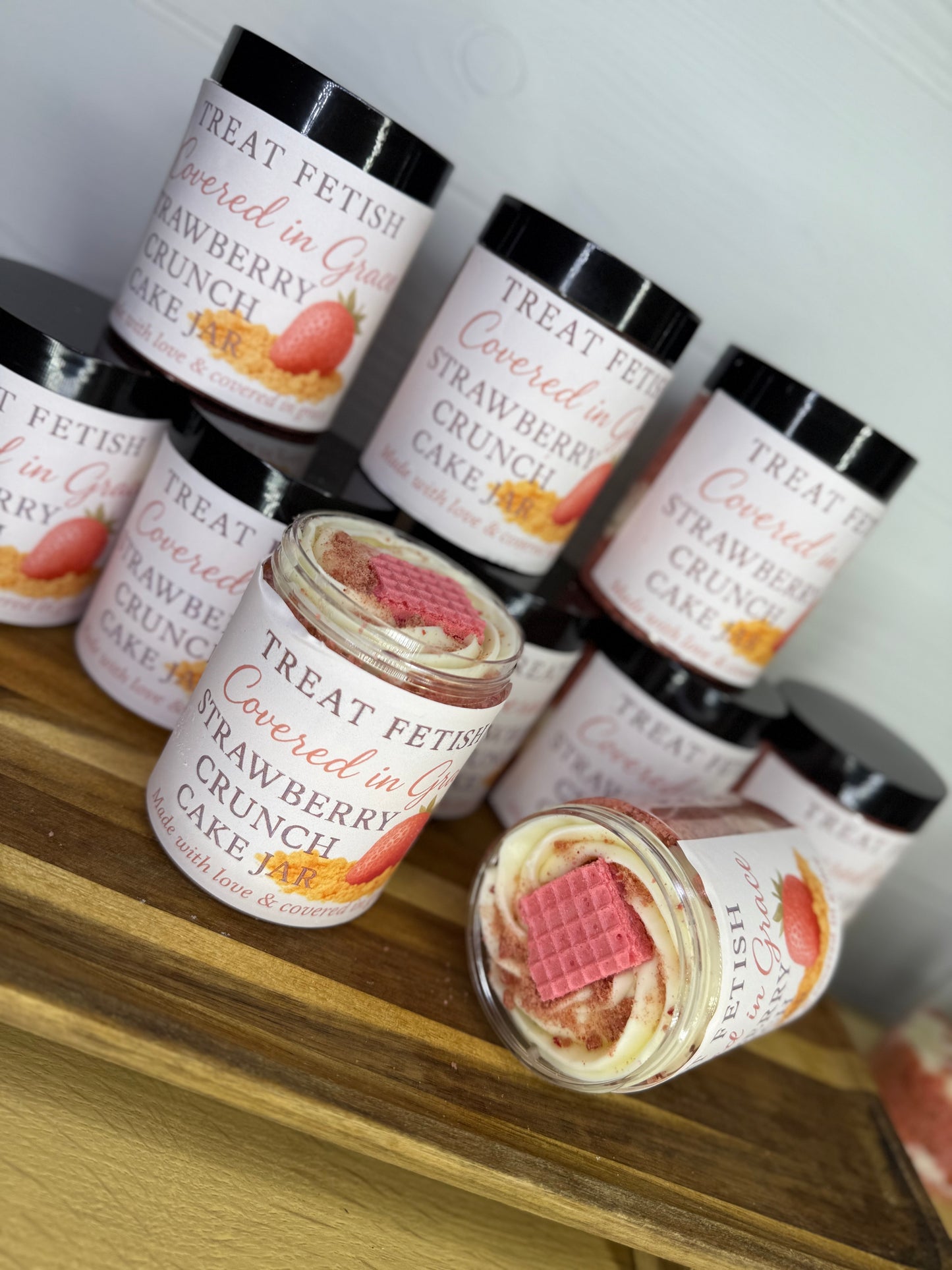 🍓 Covered in Grace – Strawberry Crunch Cake Jar