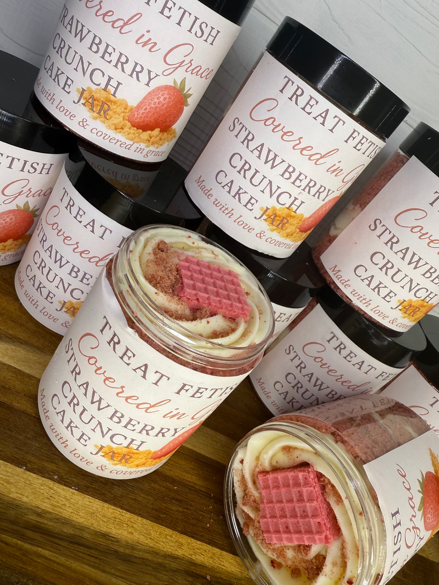 🍓 Covered in Grace – Strawberry Crunch Cake Jar
